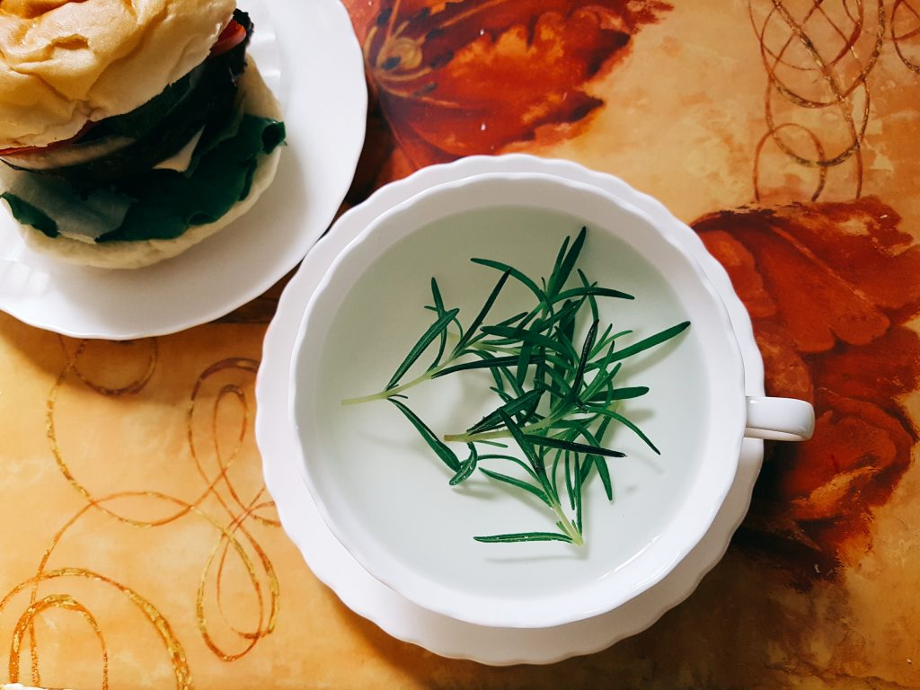 Infuso di rosmarino: perché fa bene e come prepararlo | COLTIV@MI